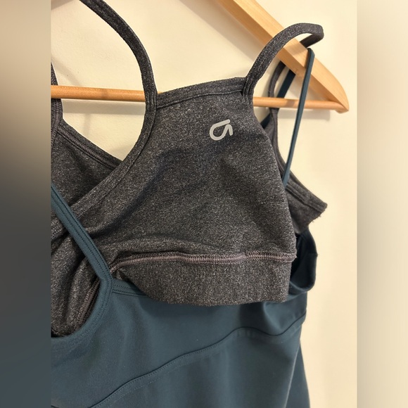 GAP FIT Yoga Top w/ built in sports bra - Picture 7 of 9